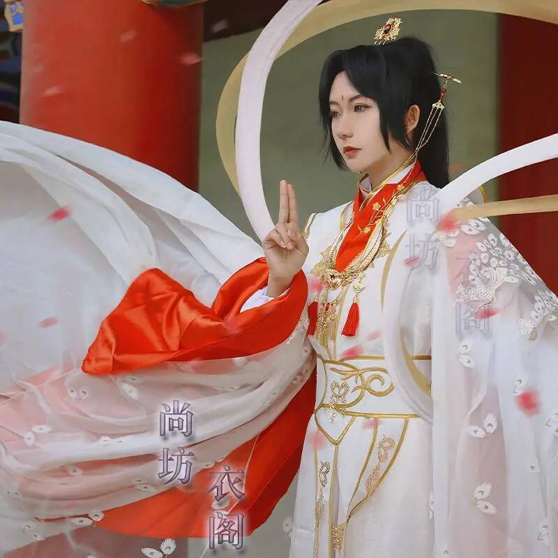 Queen Anime Cosplay - كراون المسؤولين السماويين يباركون الأمير الفرح